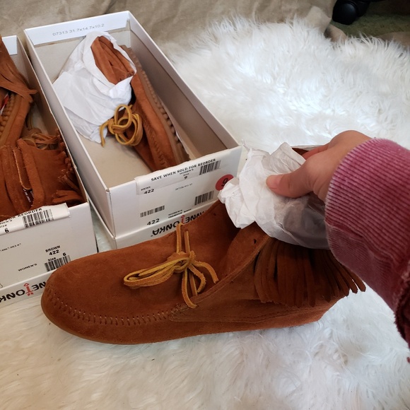 Size 6's left! Minnetonka Tramper ankle hi boot - Picture 3 of 6